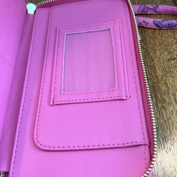Betsey Johnson Vibrant Pink Shoe Pattern wallet/wristlet 8 x 5 brand new tags on - Picture 5 of 12
